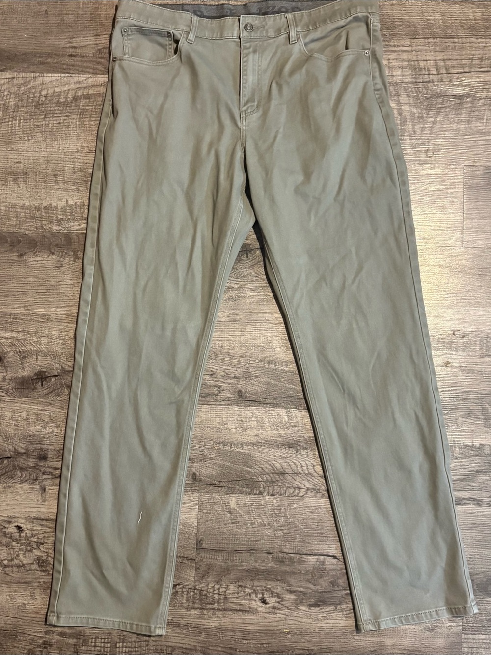 IZOD Jeans Men’s Size 38 Gray Regular Fit
